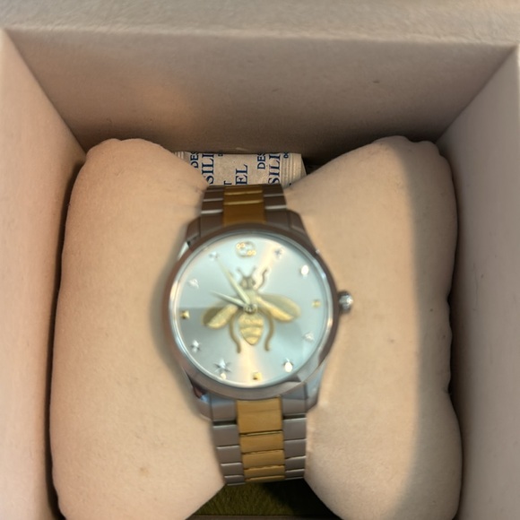 Selling a 38mm Male Gucci watch. Original box included. Extra links. - Picture 2 of 5
